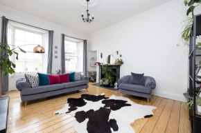 ALTIDO Glamorous 2-bed flat near Edinburgh Castle